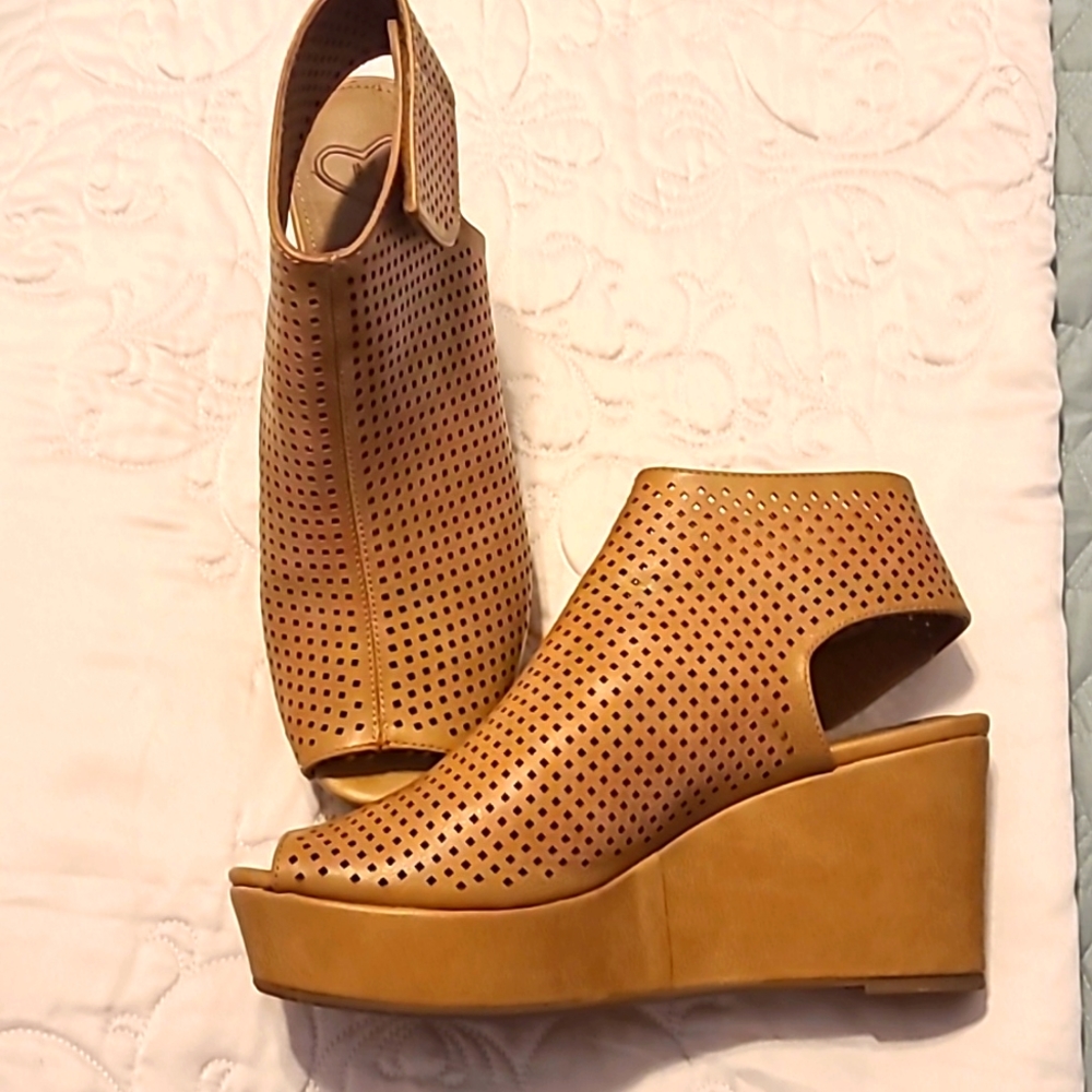 Ran Wedges size 9.5
